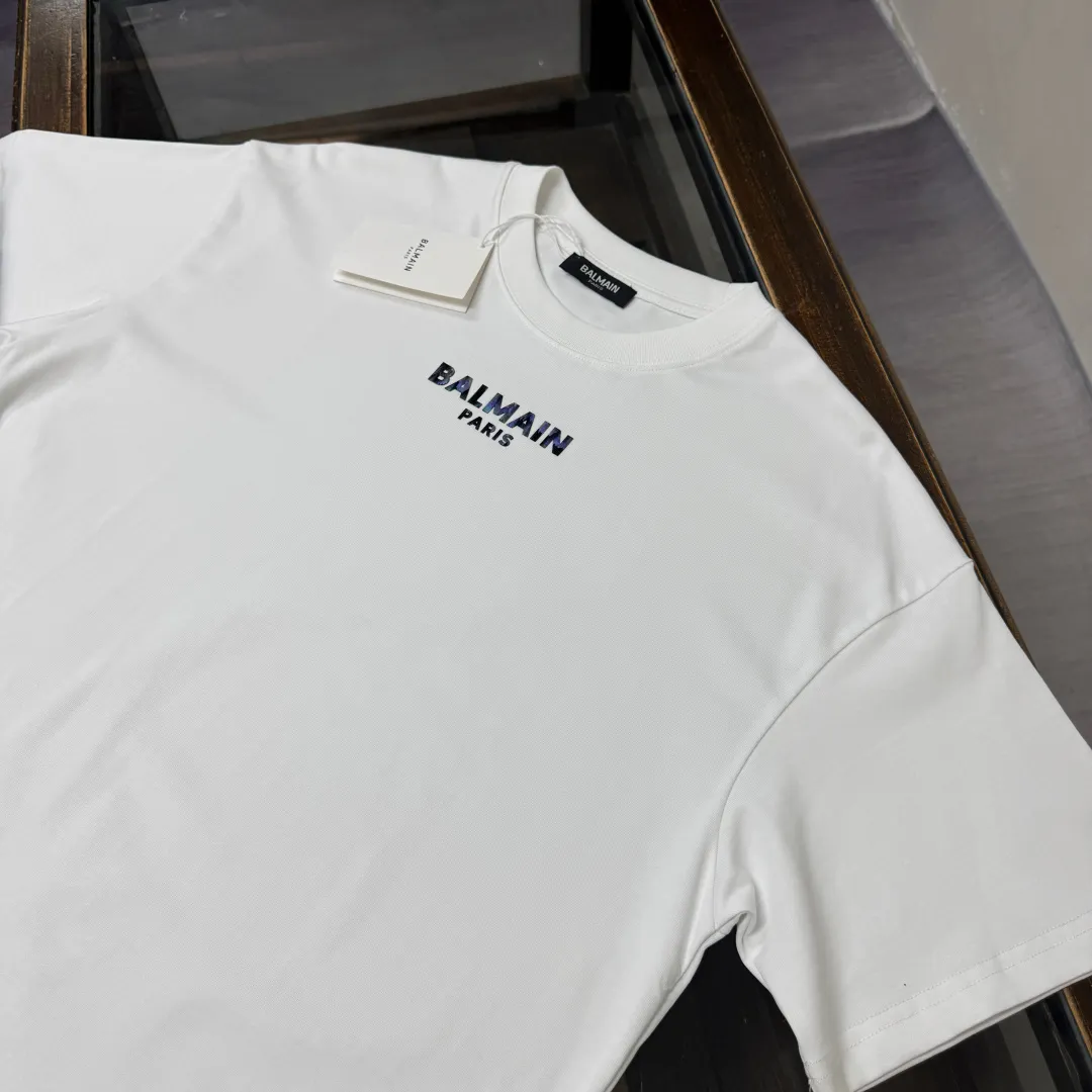 C BALMAIN 26 New Arrival brand logo printed short-sleeved T-shirt for couples ~ The fabric is breathable and comfortable on the upper body, not stiff, slim cut, and made of high-end custom-made pure cotton fabric! The upper body is comfortable and stylish, and it can be worn alone as an inner layer. It is a must-have for fashionistas! ! ! Color: Black White Sizes: XS S M L (Loose fit! Please state your height and weight when placing an order)